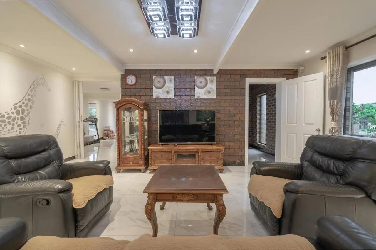 Luxury Living 2 Bedrooms 4 Beds 2B Athrooms In Southern Brisbane+ Parking 0*, Brisbane Australia