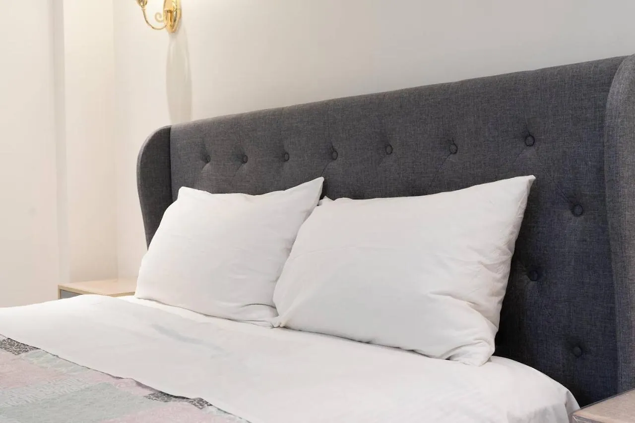 Luxury Living 2 Bedrooms 4 Beds 2B Athrooms In Southern Brisbane+ Parking Apartment