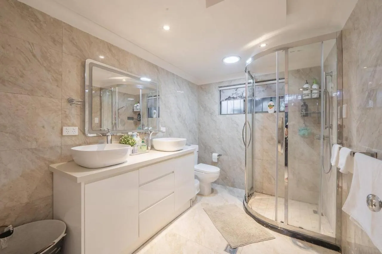 Luxury Living 2 Bedrooms 4 Beds 2B Athrooms In Southern Brisbane+ Parking Apartment Brisbane