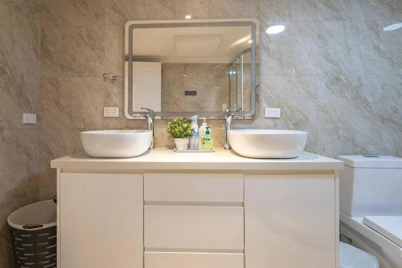 Luxury Living 2 Bedrooms 4 Beds 2B Athrooms In Southern Brisbane+ Parking 0*, Brisbane Australia
