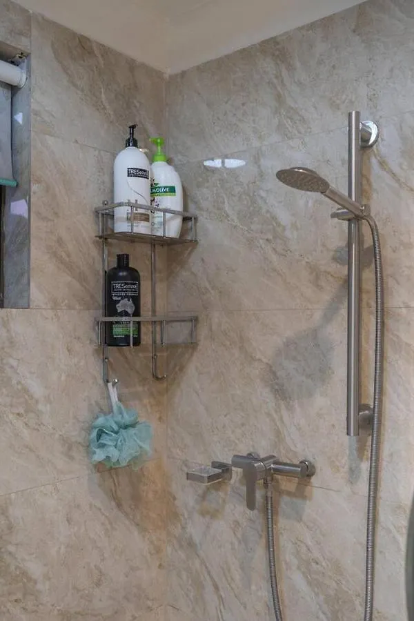 Luxury Living 2 Bedrooms 4 Beds 2B Athrooms In Southern Brisbane+ Parking Apartment