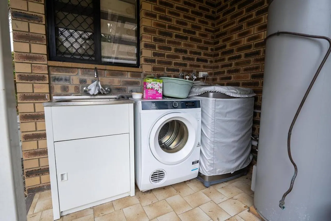 Luxury Living 2 Bedrooms 4 Beds 2B Athrooms In Southern Brisbane+ Parking Apartment