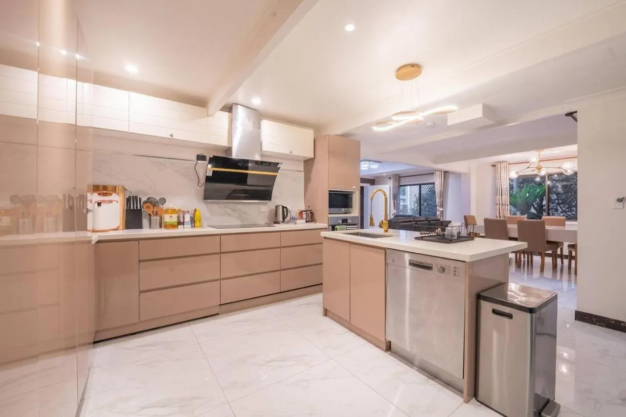 Luxury Living 2 Bedrooms 4 Beds 2B Athrooms In Southern Brisbane+ Parking 0*, Brisbane